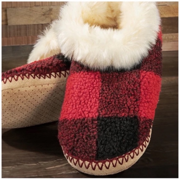 🍁New Red & Black Buffalo Plaid Check Faux Fur Comfy Women's Slippers🍁 - Picture 1 of 5